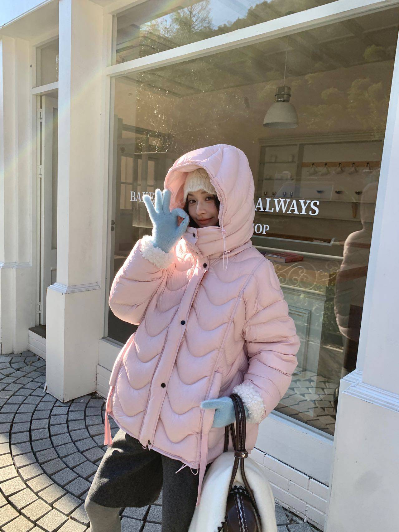 2025冬季新款韩版宽松连帽羽绒服女短款加厚保暖白鸭绒外套潮