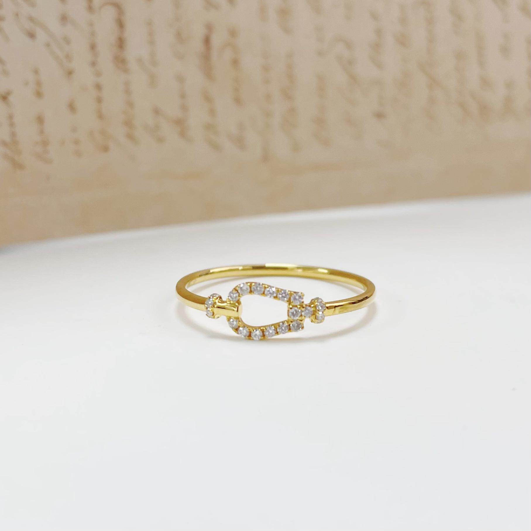 18K黄金色镶嵌甜酷马蹄扣戒指经典时尚款女士新款简约气质高级感