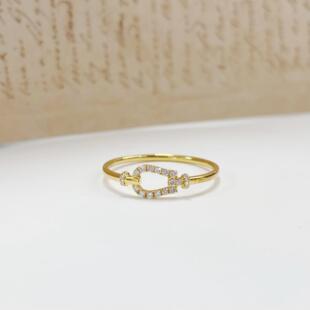 18K黄金色镶嵌甜酷马蹄扣戒指经典时尚款女士新款简约气质高级感