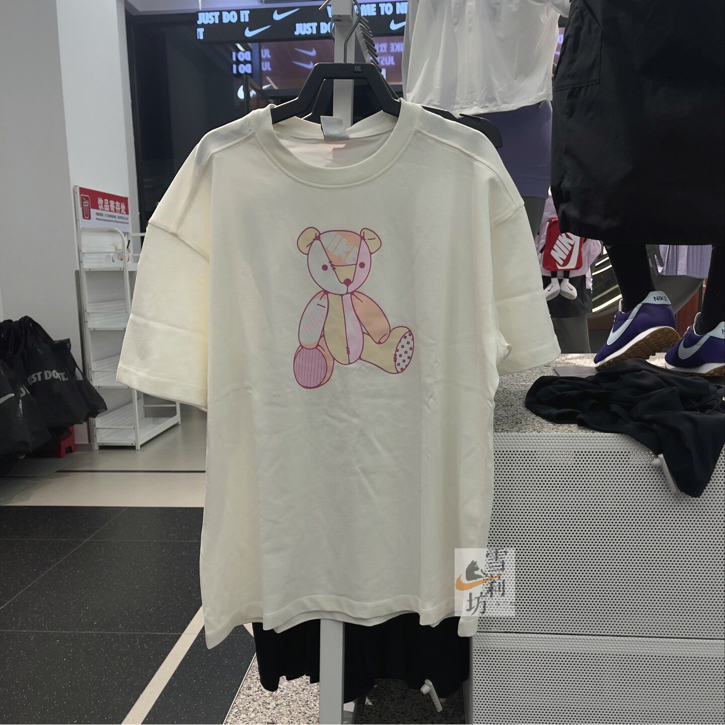 Nike耐克短袖T恤纯棉女暴力熊中长款印花圆领休闲宽松上衣IM3380