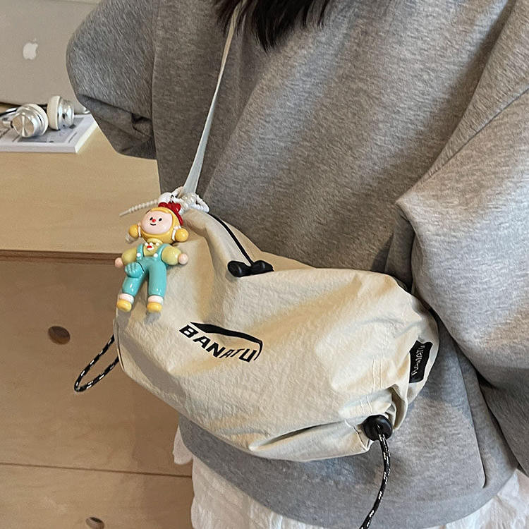 香港IT HKins百搭饺子包女2026新款气质通勤小众轻便运动斜挎女包