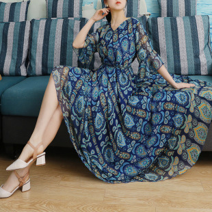 夏季 显瘦长裙 碎花连衣裙海边度假裙子胖mm宽松沙滩裙波西米亚大码