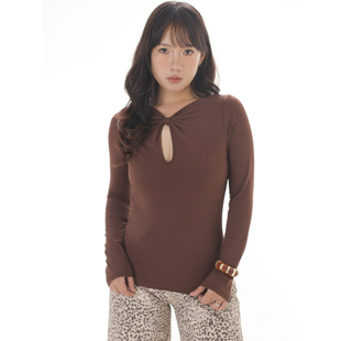 百搭打底衫 修身 棕色亲肤纽结小镂空细节高弹正肩长袖 ohmyloli
