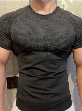 英国GYMSHARK ONYX2.0超级英雄短袖男式速干弹性运动紧身健身衣潮