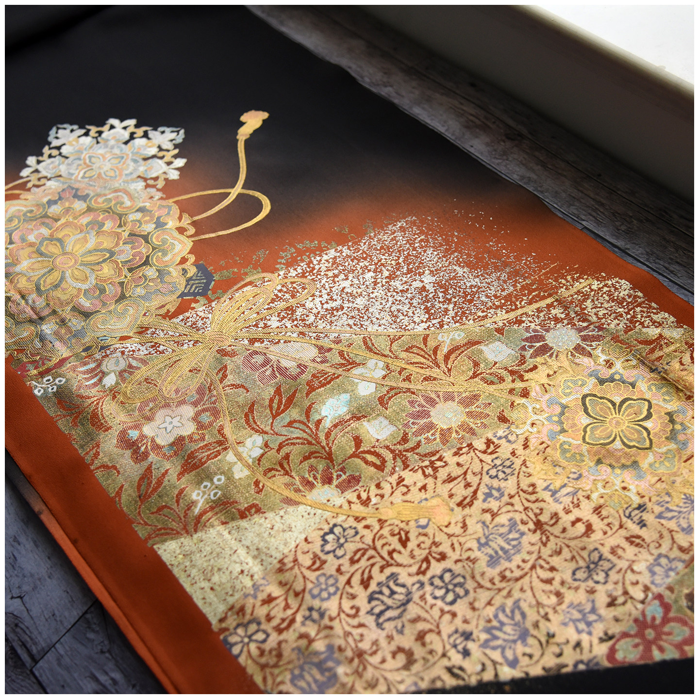 进口中古正绢真丝宝相花金彩黑留袖反解口金零料汉服旗袍面料图片