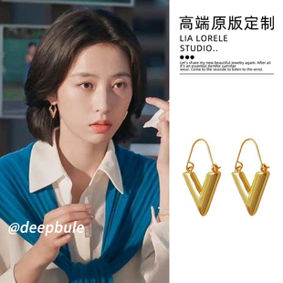周雨彤梁友安同款耳环女V形大牌高级感2023年新款耳饰小众设计感