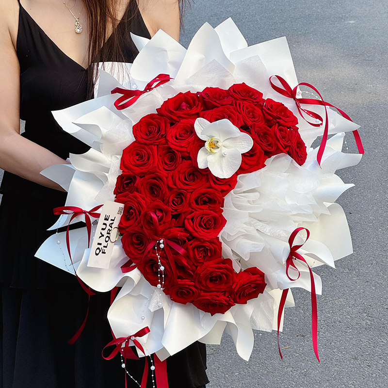 创意月亮心型花束红玫瑰鲜花同城速递杭州上海送女友爱人生日