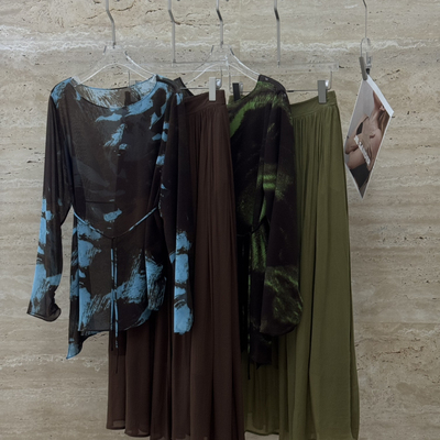 26夏上新！扎染优雅气质刺绣小衫+压褶半身裙两件套套装(配腰带)