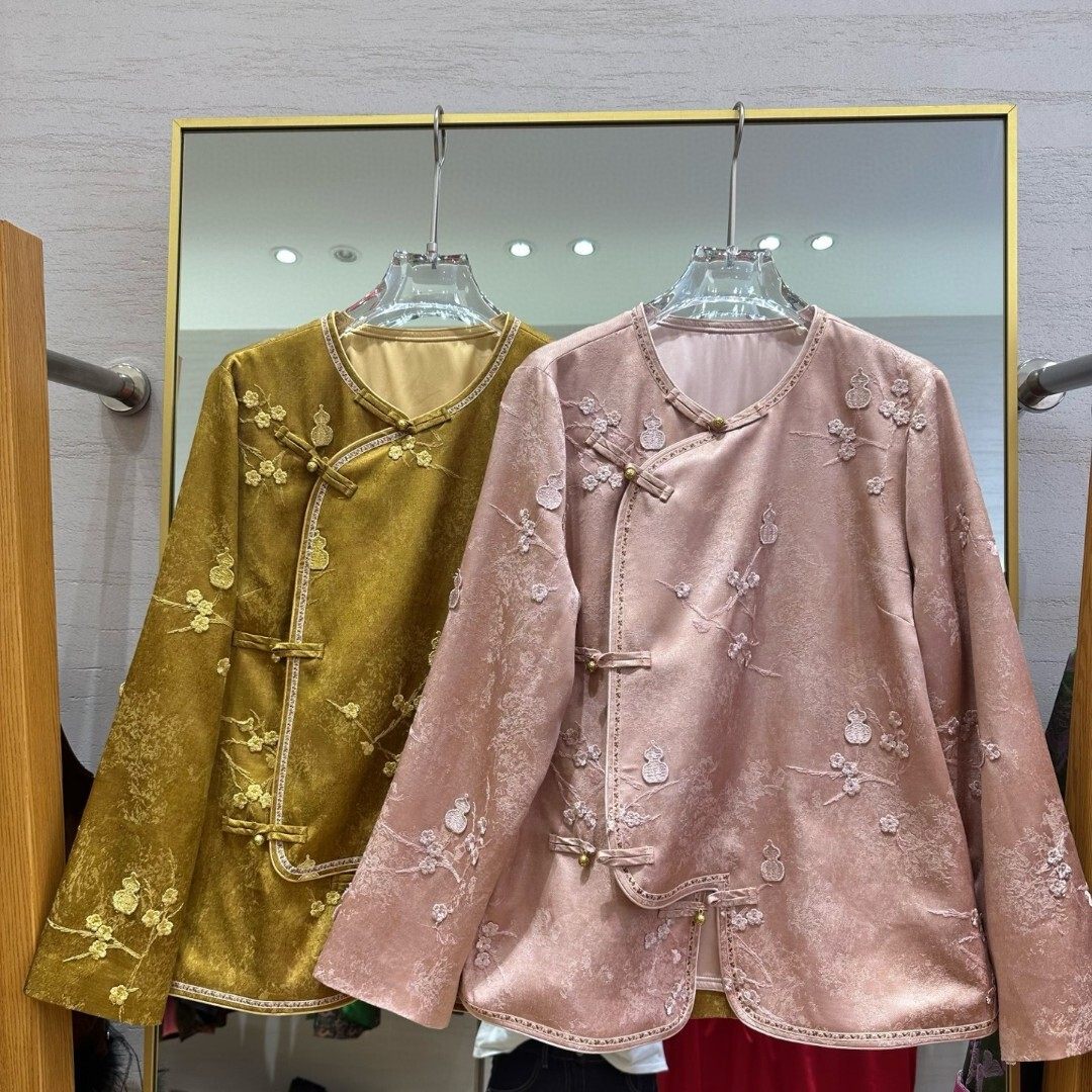 26年早春！人丝棉麻斜襟盘扣立体葫芦绣花图案小衫