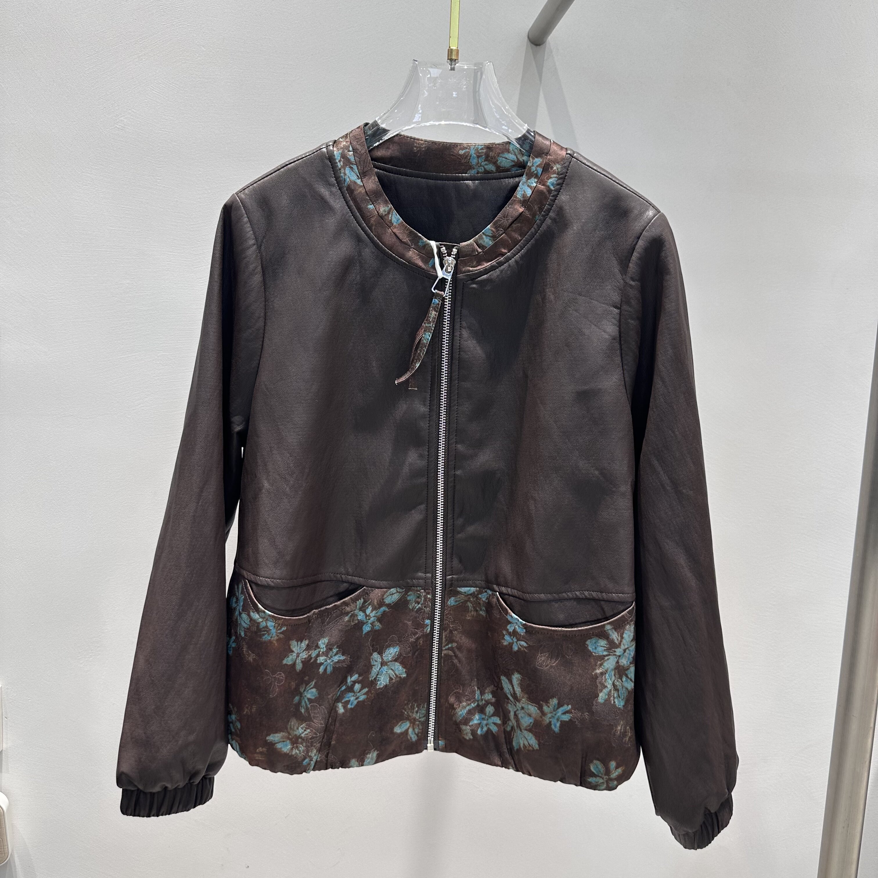 鑫姿彩15专柜正品新款秋季女装时尚圆领拼接国风妈妈装皮衣短外套