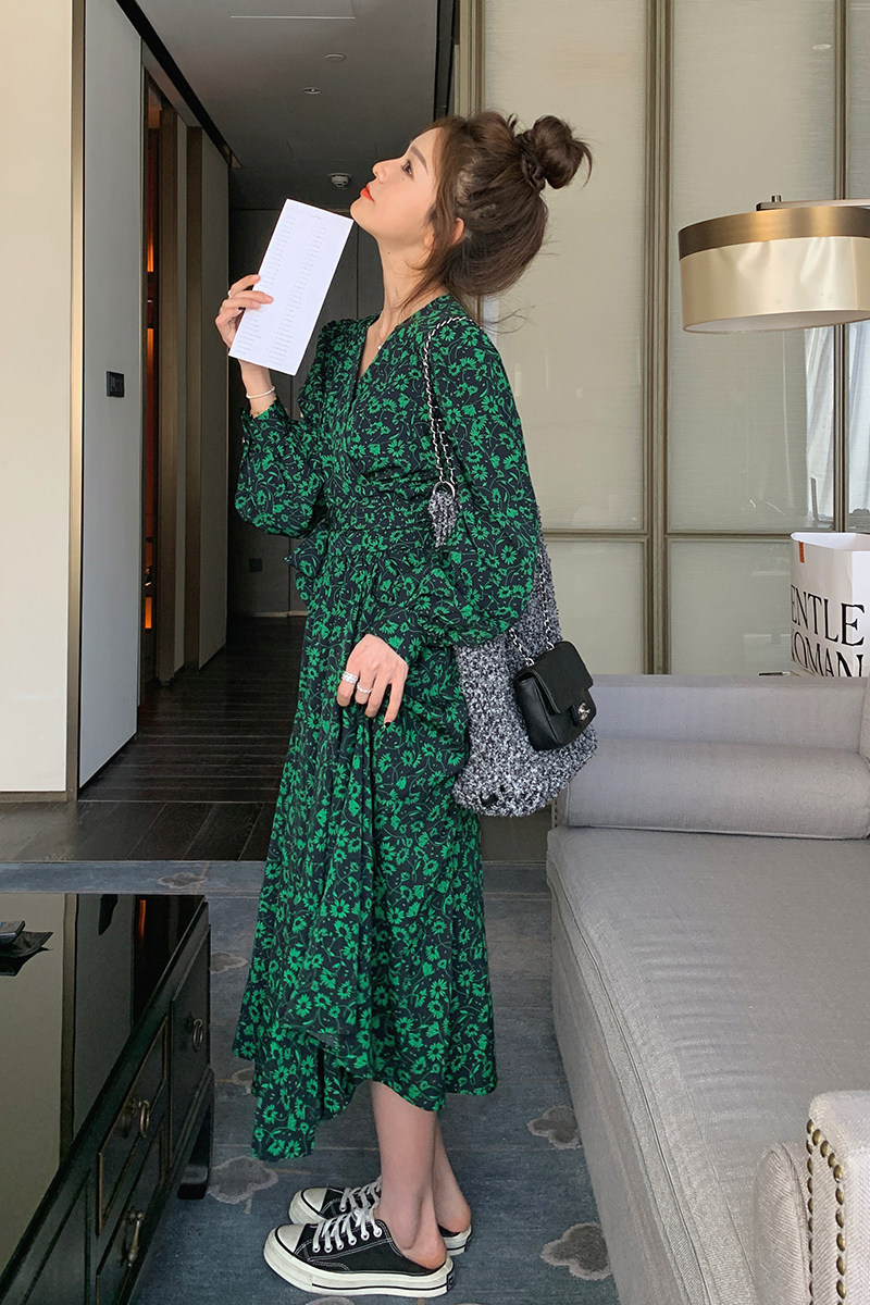 茶歇法式v领绿色碎花连衣裙女春秋2025新款气质女装高级感长裙子,女装连衣裙,浙宝266