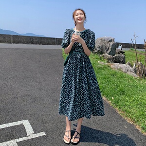 法式茶歇绿色泡泡袖碎花连衣裙女春夏2025新款小清新甜美初恋长裙图片
