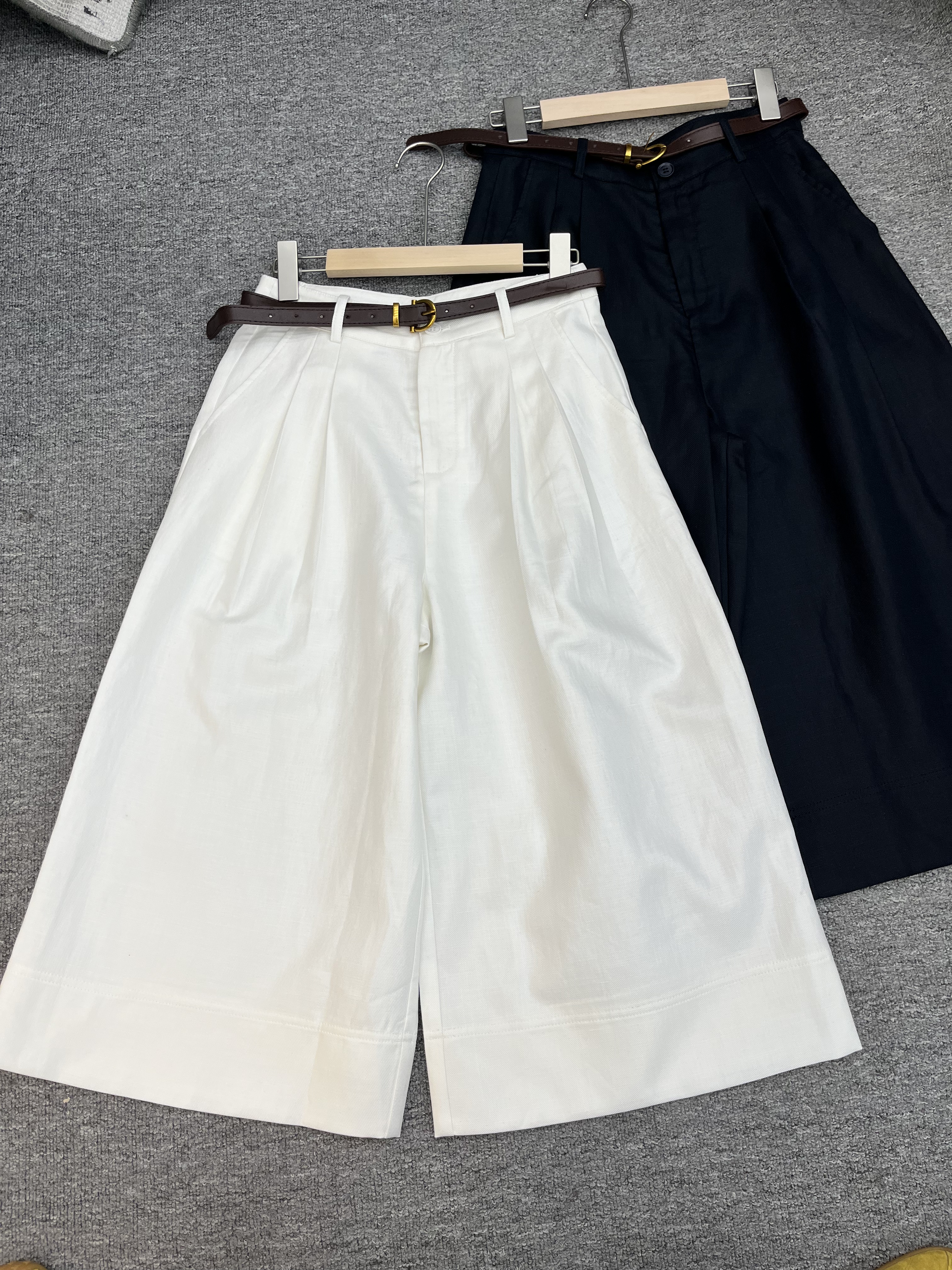 欧货2026新款时尚百搭显瘦白色七分休闲裤女高腰宽松直筒阔腿裤女