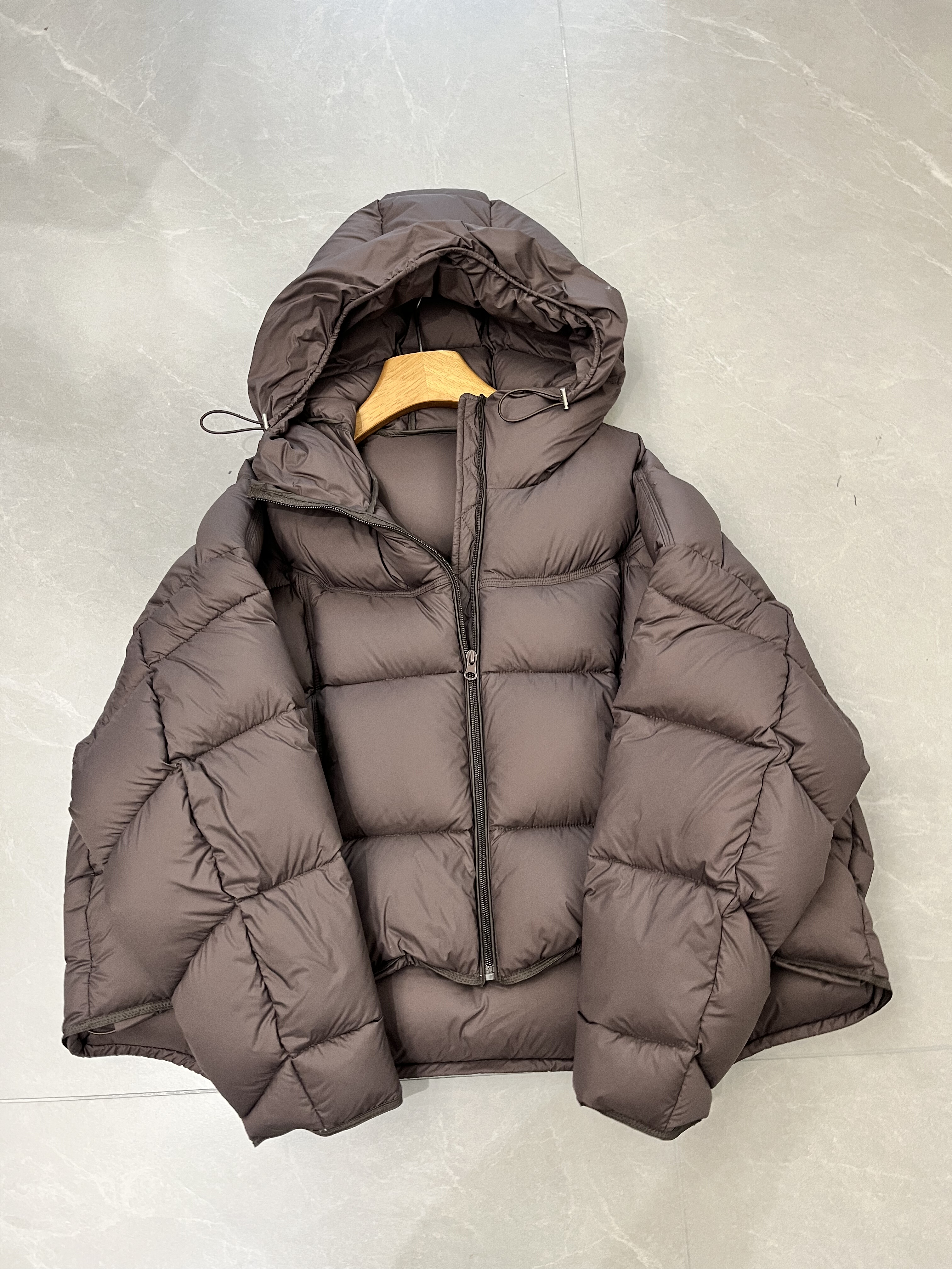 泡芙鹅绒羽绒服女2025新款