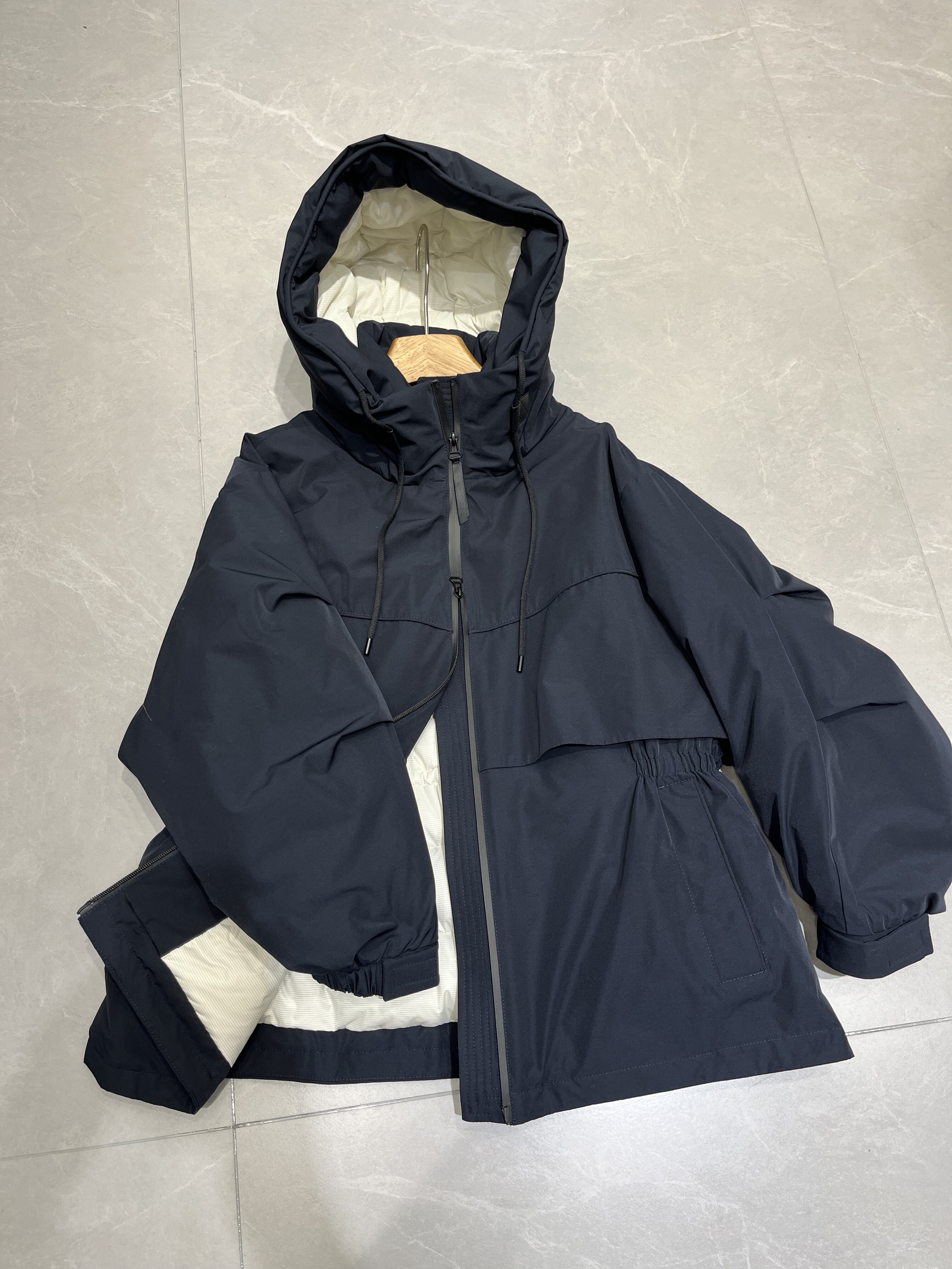 收腰抽绳连帽鹅绒派克服羽绒服