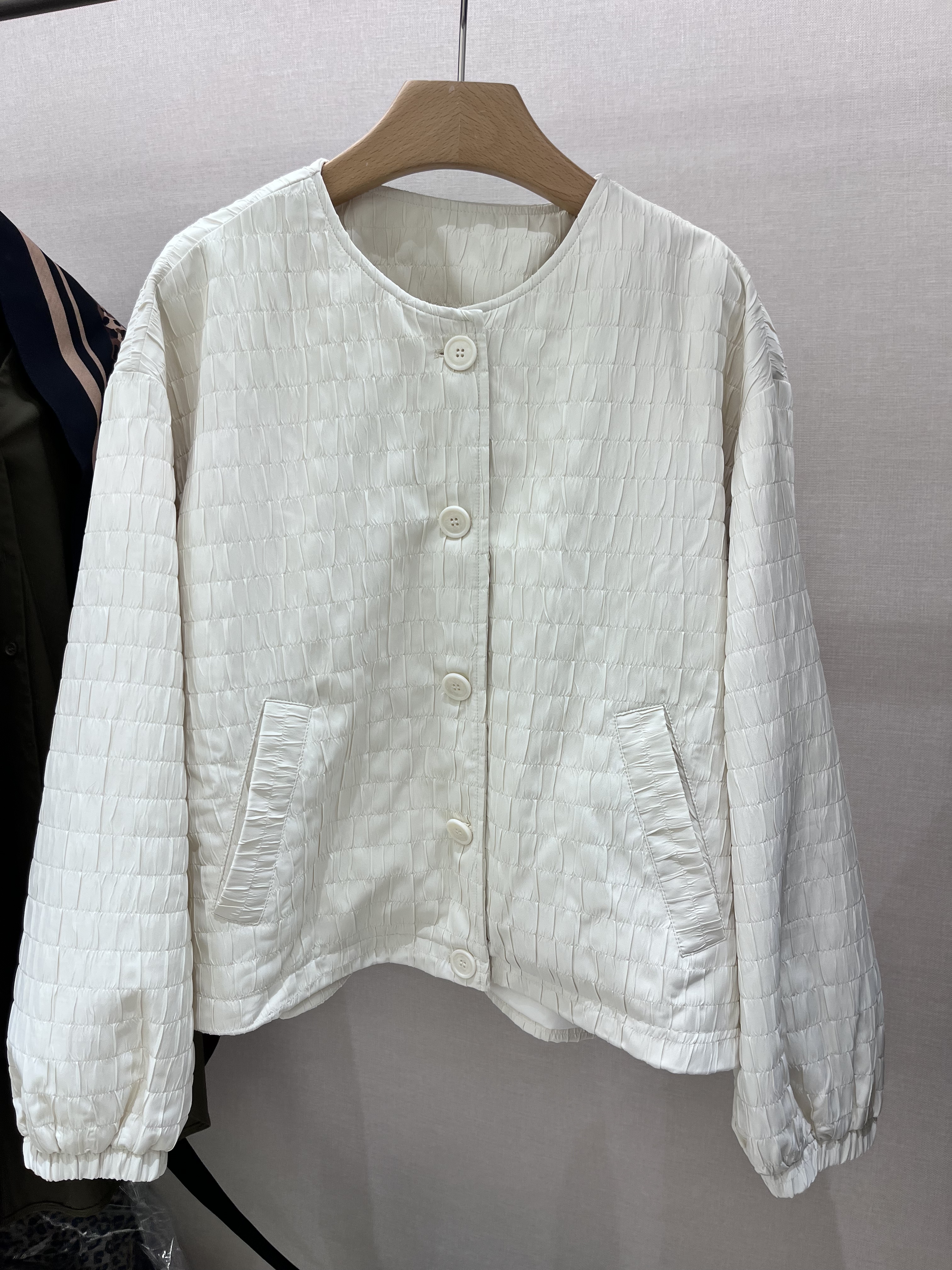 2026冬季薄款短款格纹棉服女