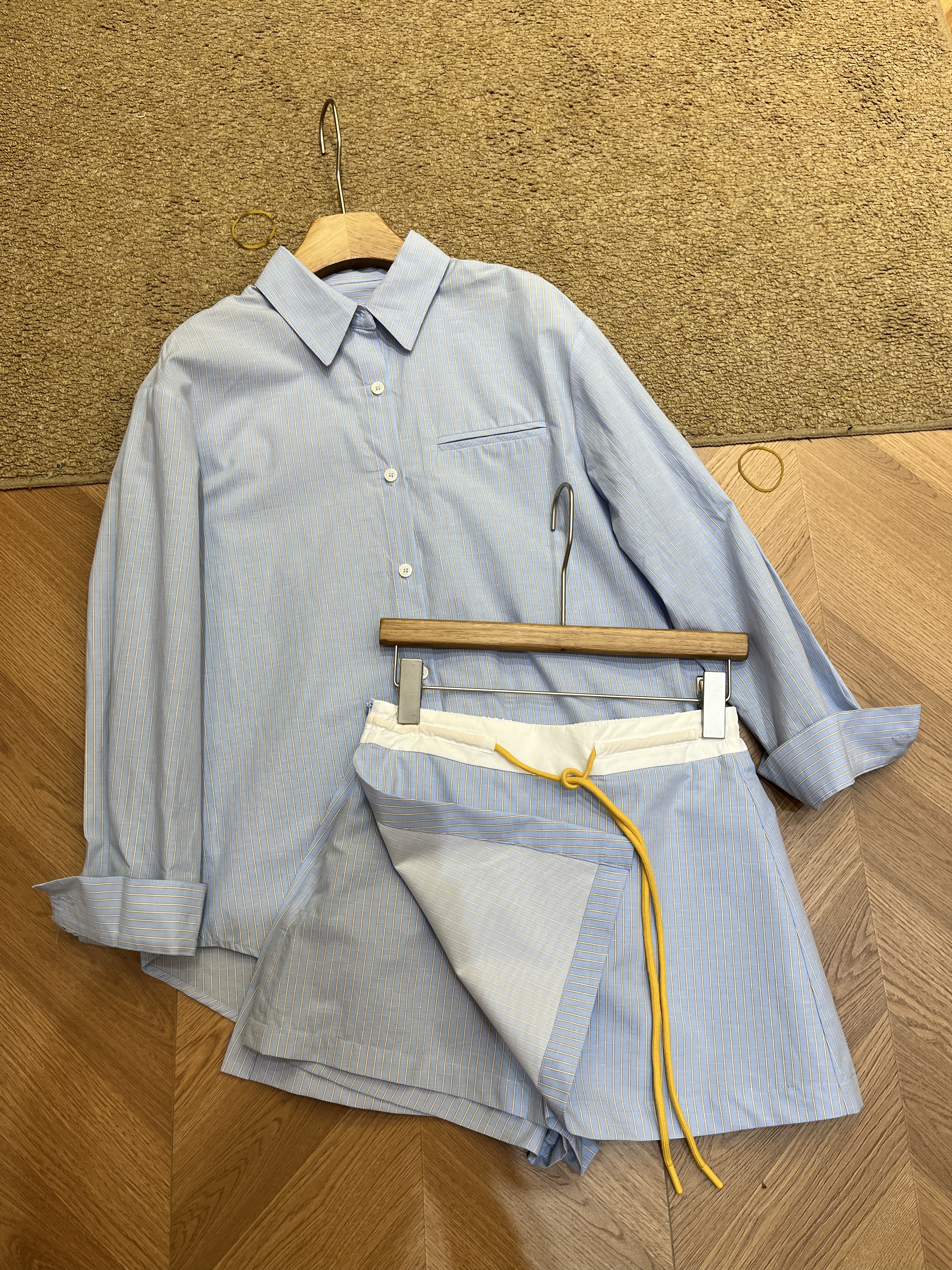 欧货2026新款夏休闲蓝色条纹衬衫+高腰半身裙两件套套装女小个子