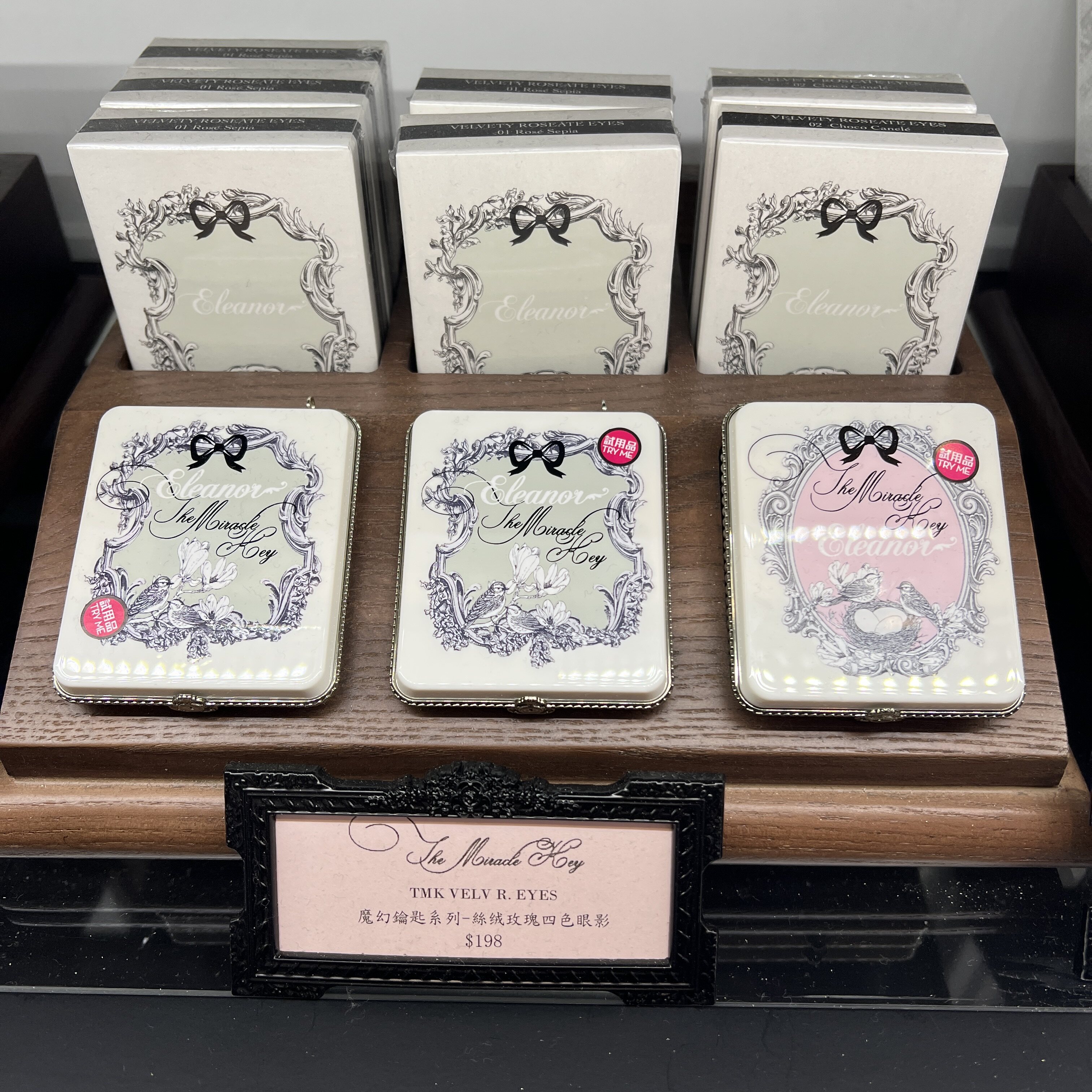 日本Eleanor丝绒玫瑰四色眼影