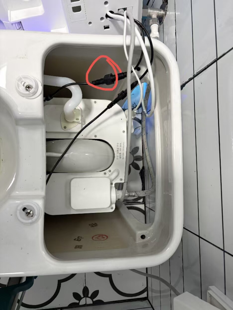 智能马桶水箱配件进水阀分水阀水泵电机塑料水箱配件U形水箱零件
