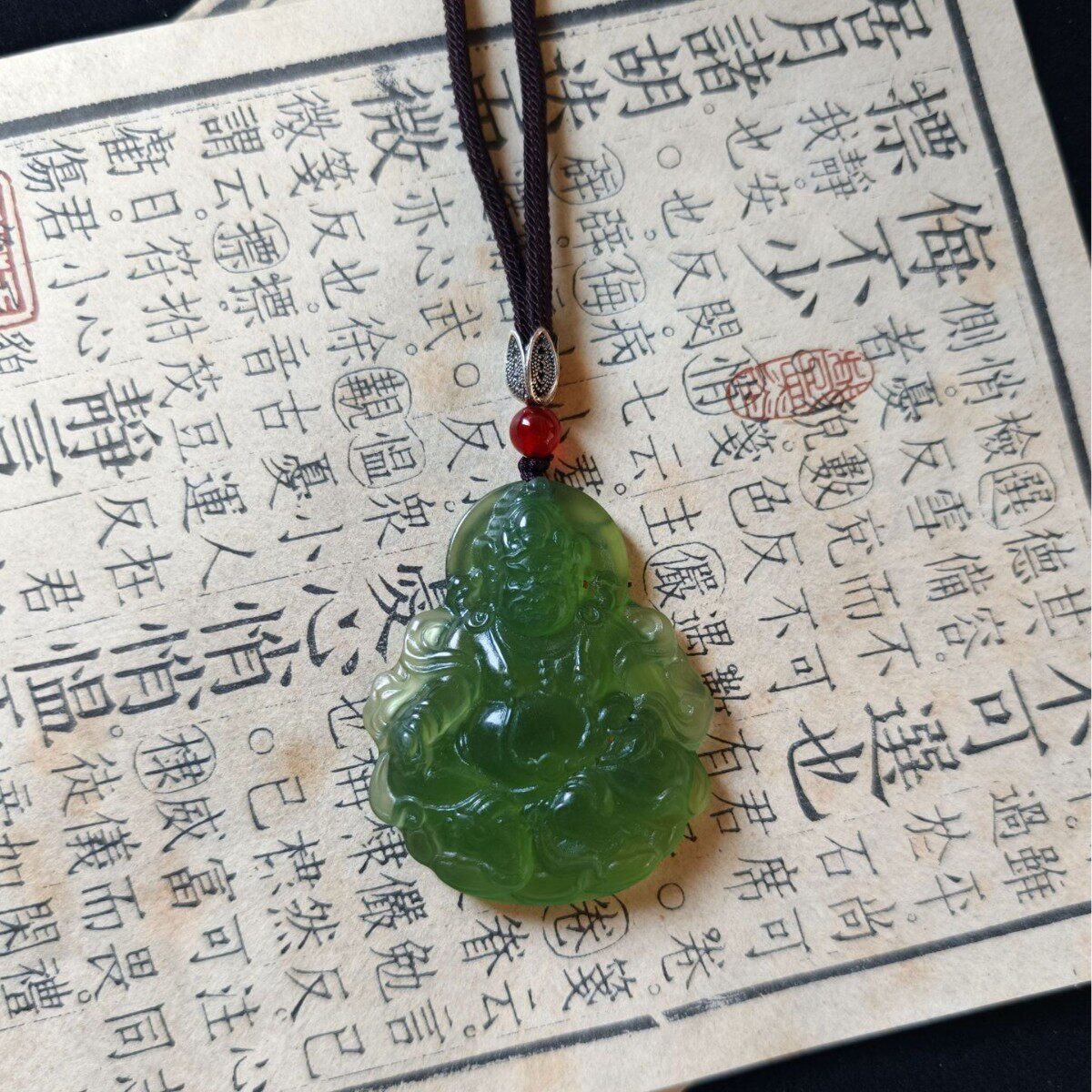 岫玉黄财神吊坠招财进宝挂件项链玉石吊坠挂绳玉佩珠宝配饰钥匙扣