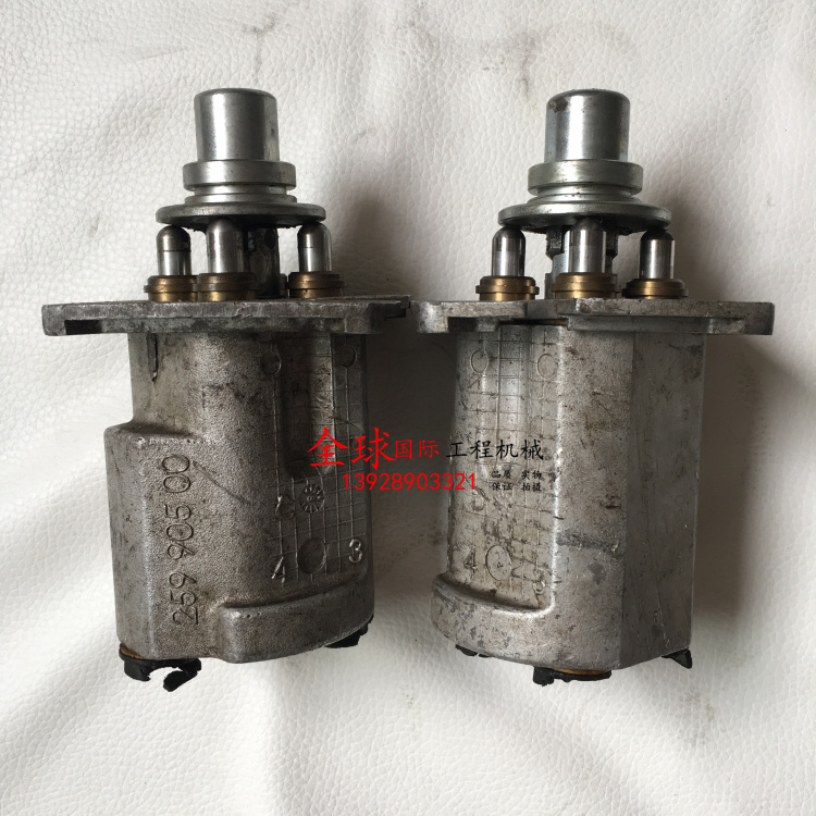 适用玉柴YC30 35 55 60 65 85手柄 山重SC60 68 操纵杆 手柄总成