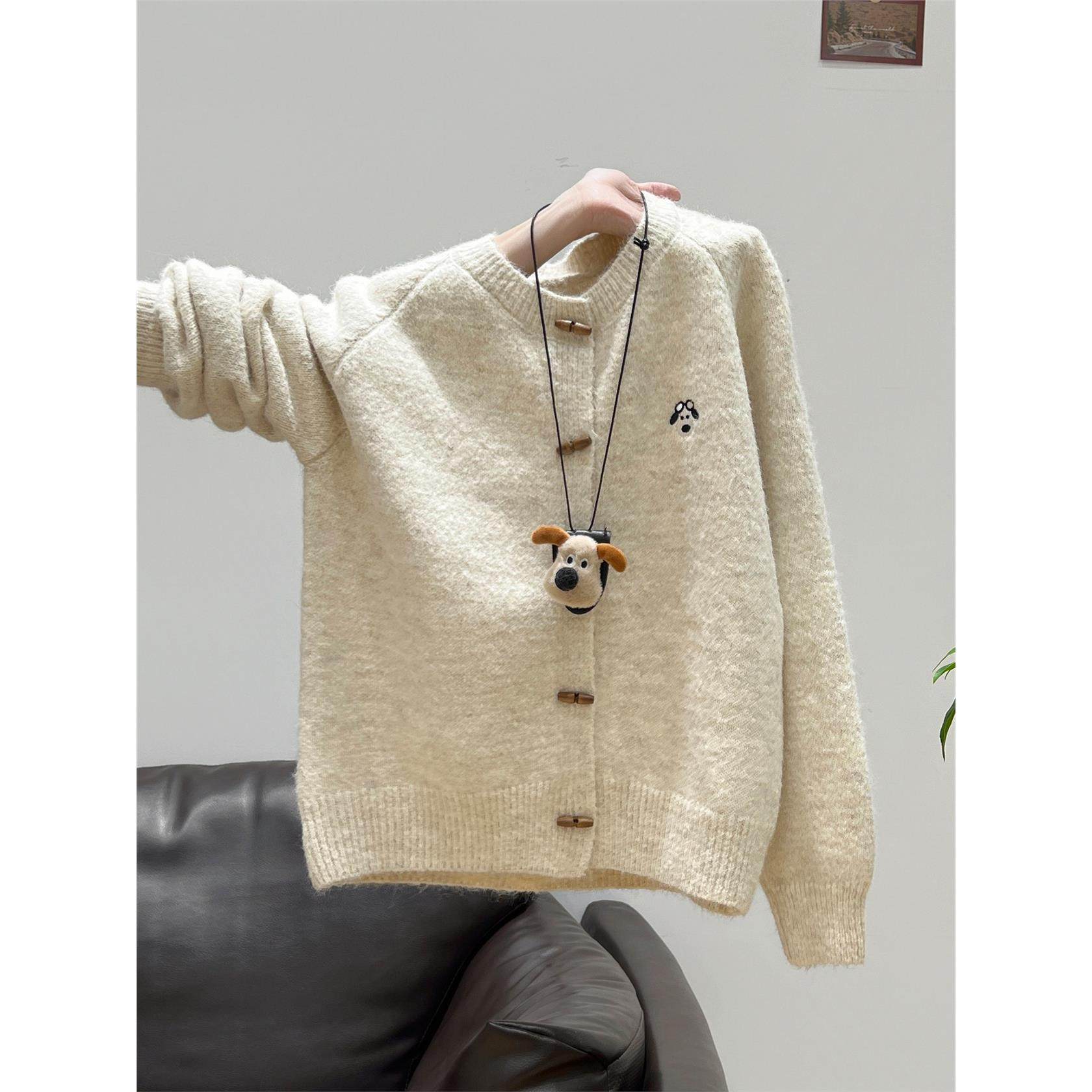 白色长袖针织开衫毛衣女2025秋冬加厚外套小狗刺绣可外穿慵懒上衣,个性定制/设计服务/DIY,棉服工装,淘宝优惠券,粉丝福利购,淘宝优惠卷