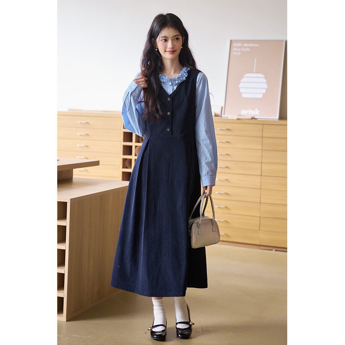 弥古藏蓝色灯芯绒连衣裙女2025秋冬小个子收腰背心裙复古法式长裙