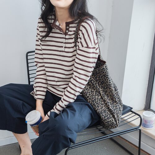 咖色复古条纹宽松polo领上衣女