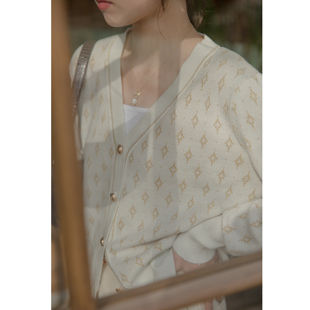 小香风V领羊毛针织开衫女2024秋冬新款金丝提花宽松慵懒毛衣外套