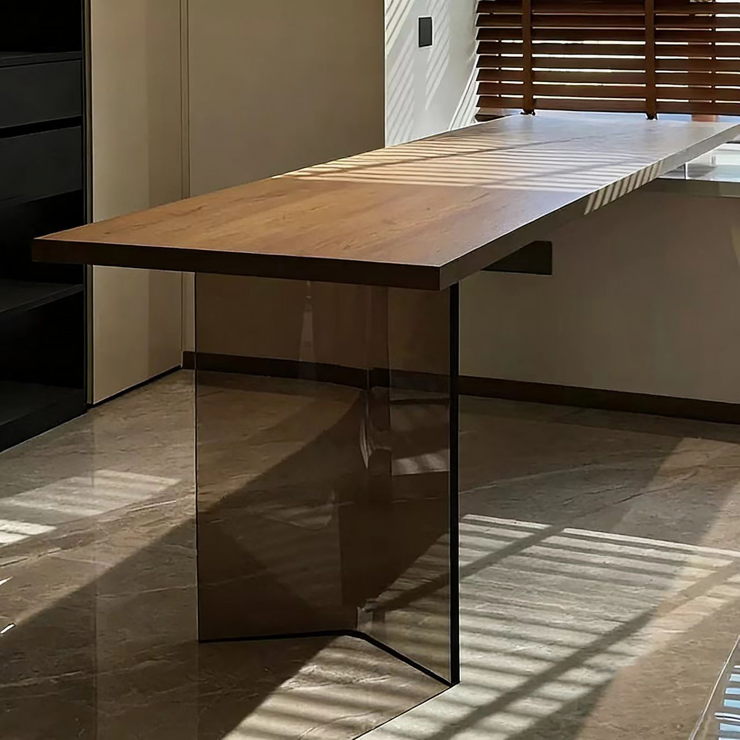 全黑咖色V型亚克力桌腿悬浮桌脚