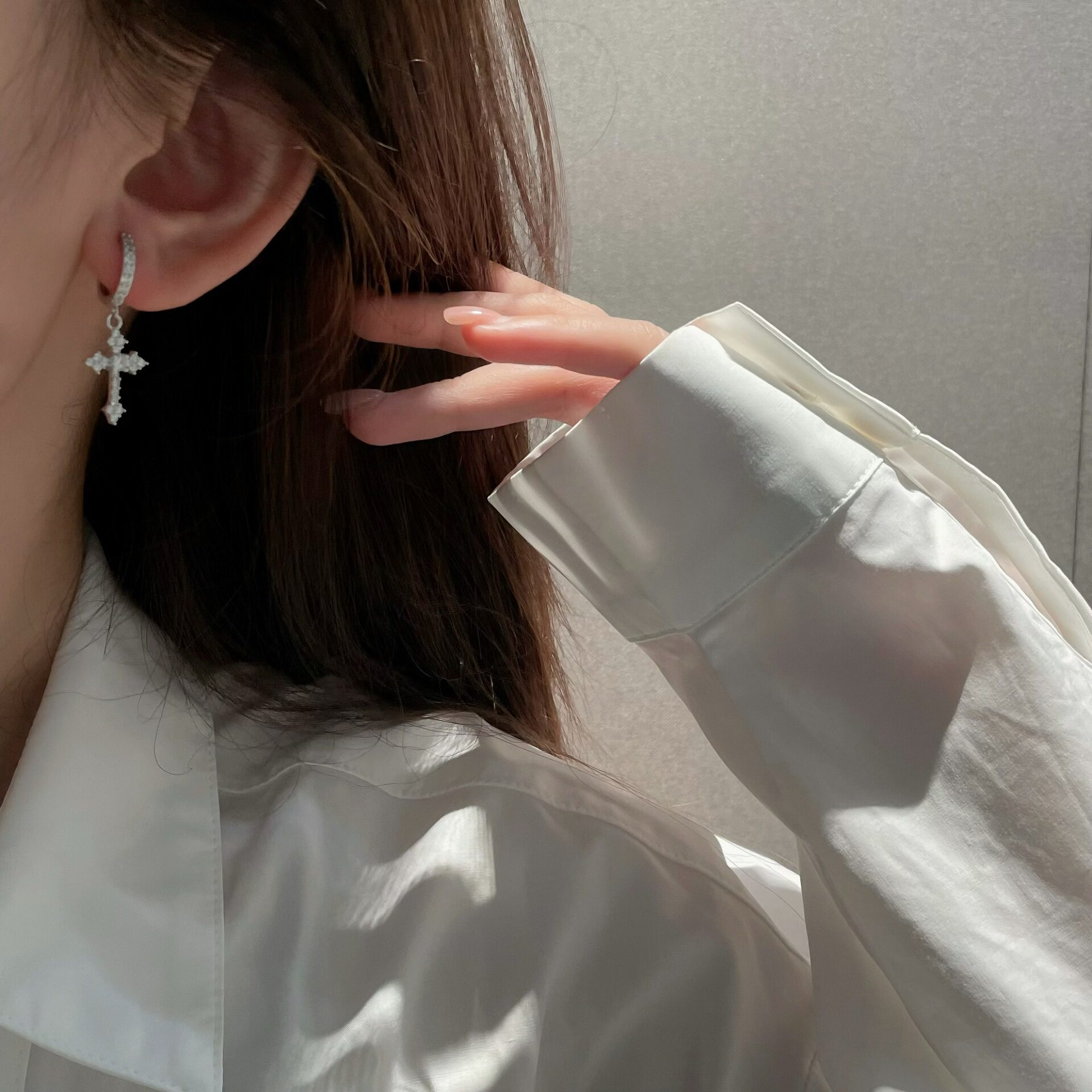 S925纯银十字架锆石耳环女轻奢小众高级感时尚百搭气质耳钉耳扣女