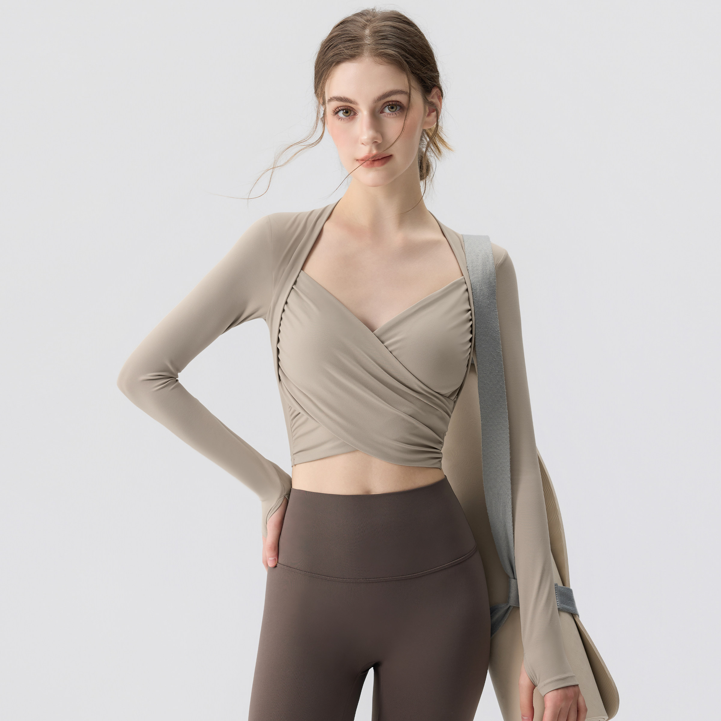 新丽雅带胸垫瑜伽服女秋冬紧身显瘦运动长袖普拉提训练健身服上衣