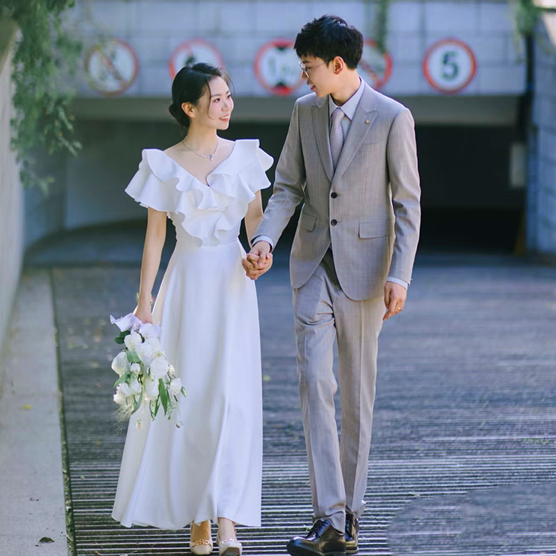 订婚礼服裙高端轻奢小众高级感平时可穿白色晨袍新娘领证小白裙女