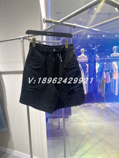 Jessyline2024春黑色破洞直筒牛仔裤女小个子五分裤410210741-599