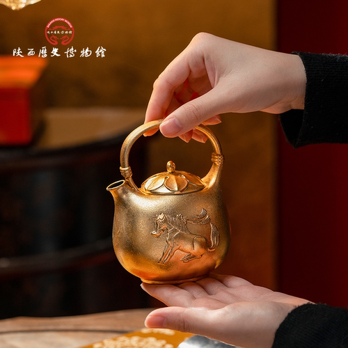 陕西历史博物馆舞马衔杯茶壶