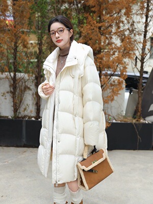 90白鹅绒云朵泡芙长款加厚保暖连帽鹅绒服女款时尚潮流休闲241199