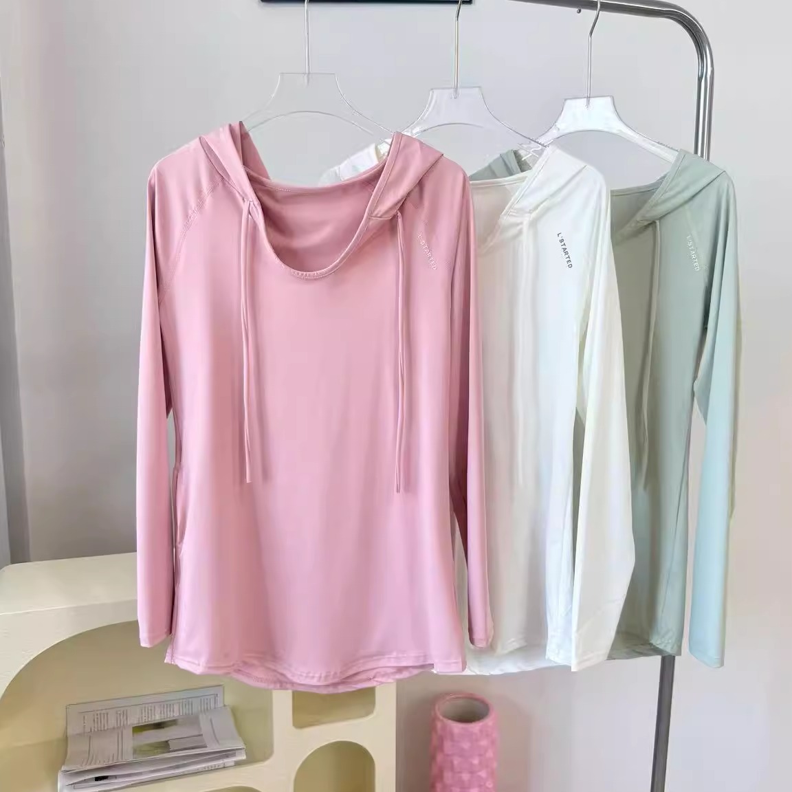 新款休闲宽松显瘦运动上衣女大码瑜伽服卫衣连帽健身上衣长袖