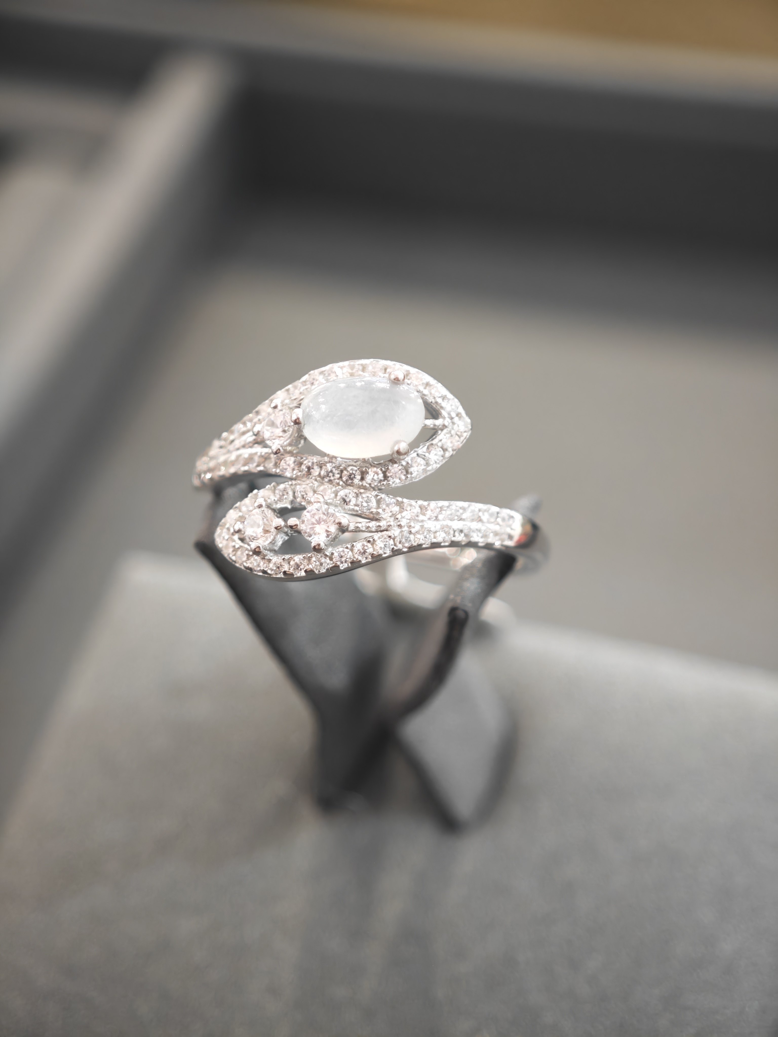 天然缅甸翡翠A货戒指镶嵌保真玉指环蓝水白冰戒圈尾戒生日礼物