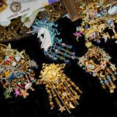 Kirks Folly手绘珐琅胡桃夹子爱丽丝漫游仙境国王星月圣诞胸针集