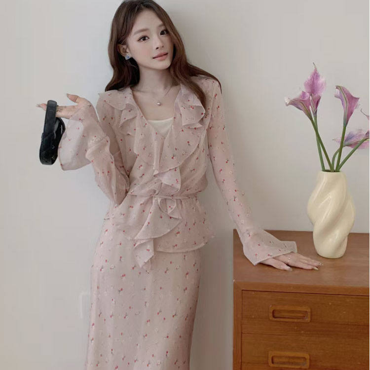 时尚起义荷叶边碎花长袖+半身裙