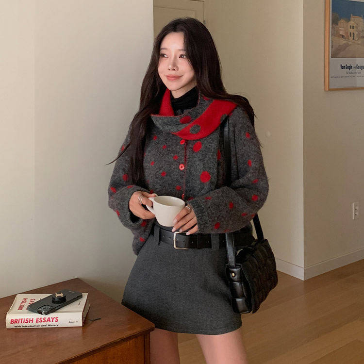 时尚起义韩国代购潮范2025冬配围巾拼色波点针织开襟衫dp25120304