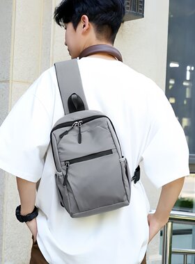 新款休闲简约商务胸包男单肩背斜跨包多功能大容量潮流学生百搭