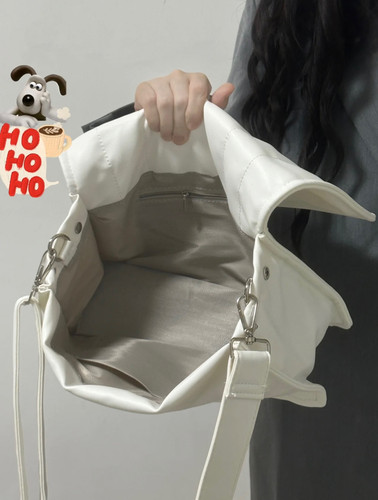 纯净白！斜挎包软huhu大容量包包