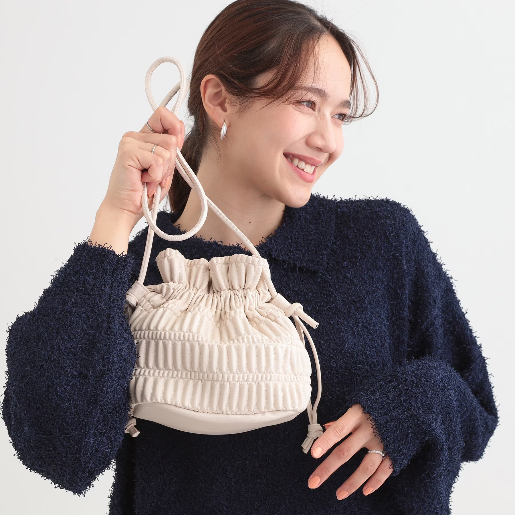 SHOO 2025秋冬季新款 日本原单外贸手提单肩褶皱女包