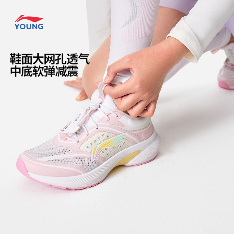 李宁童鞋专业跑步鞋小女孩