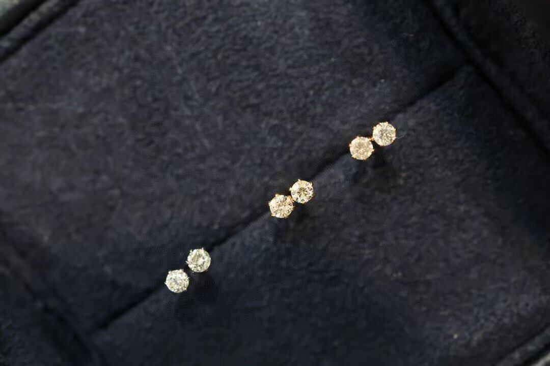 18K金女镶嵌3+3分天然南非高品质钻石四爪六爪耳钉真金真钻送证书