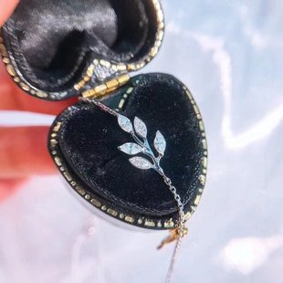 18K金镶嵌女款 0.19克拉天然南非小钻碎钻钻石橄榄枝手链真金真钻