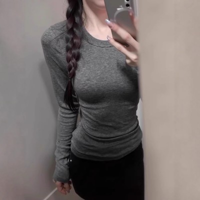 正肩圆领灰色内搭长袖t恤女