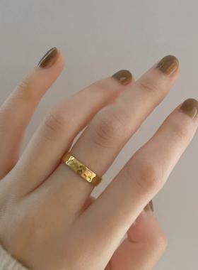 Moos洗手不掉色手工锤纹镀18K金钛钢戒指女小众轻奢叠戴食指戒指