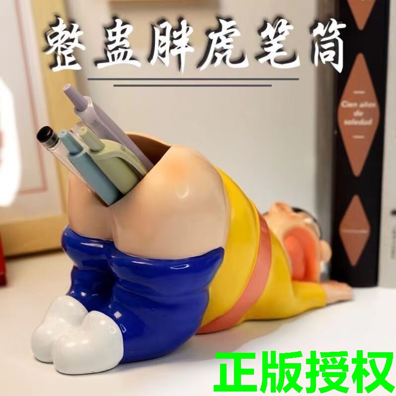 胖虎歪头摆件哆啦A梦周边公仔创意搞怪笔筒收纳盒卡通桌面装饰品